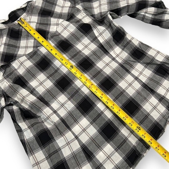 Torrid Plaid Long Sleeve Button Down Shirt Size 2 - Picture 7 of 8